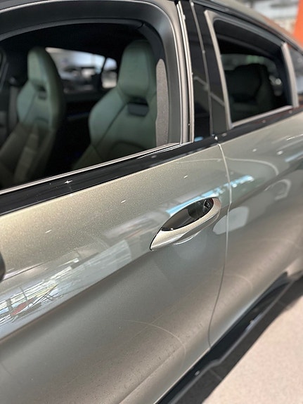 Porsche Panamera 4 of 10