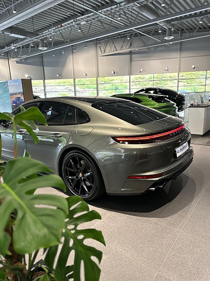 Porsche Panamera 3 of 10
