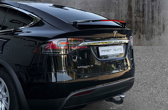 Tesla Model X 6 of 18