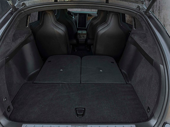 Tesla Model X 18 of 18