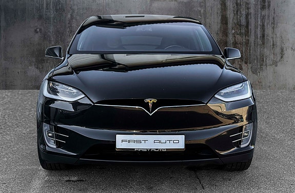 Tesla Model X 3 of 18