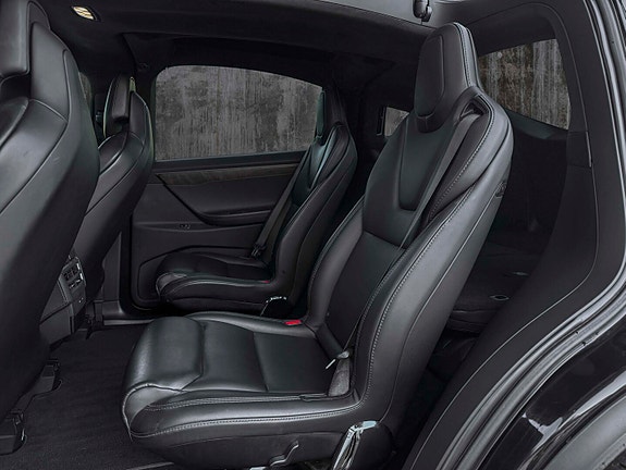 Tesla Model X 17 of 18