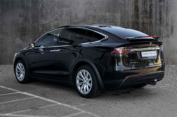 Tesla Model X 5 of 18