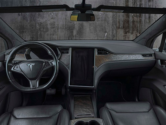 Tesla Model X 14 of 18