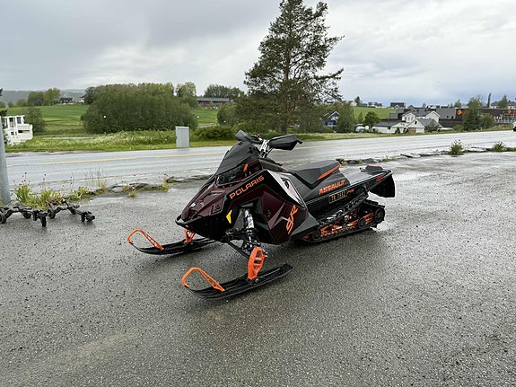Polaris 9R Switchback Assault 2 of 8
