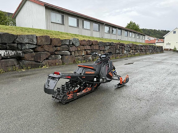 Polaris 9R Switchback Assault 3 of 8