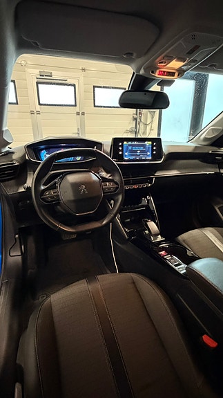 Peugeot 208 9 of 13