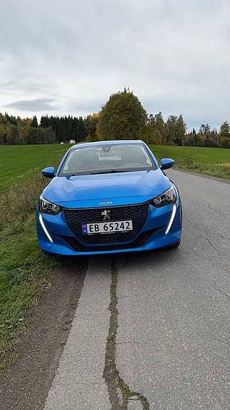 Peugeot 208 2 of 13