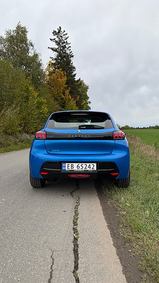 Peugeot 208 7 of 13