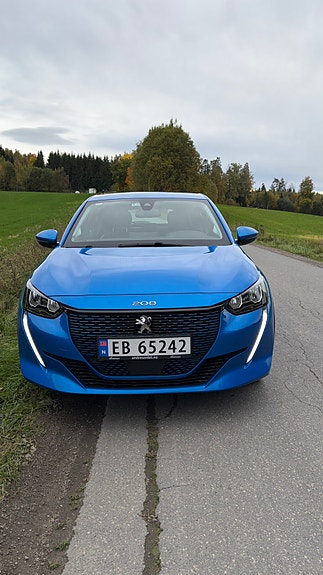 Peugeot 208 3 of 13