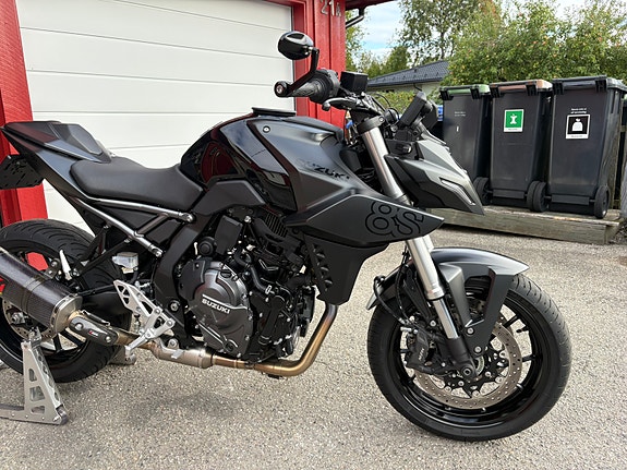 Suzuki GSX-8S 15 of 16