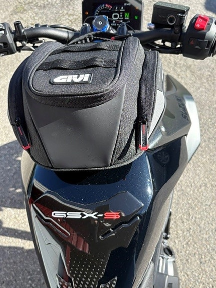 Suzuki GSX-8S 6 of 16