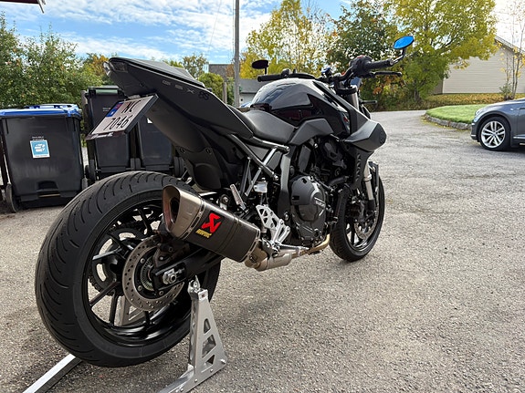 Suzuki GSX-8S 14 of 16