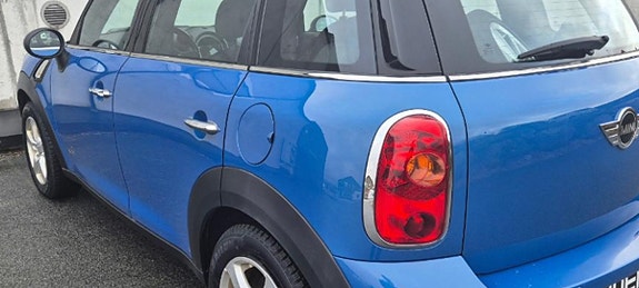 MINI Countryman Cooper D 2 of 8