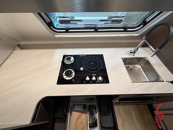 Adria ALPINA 663 HT 14 of 28