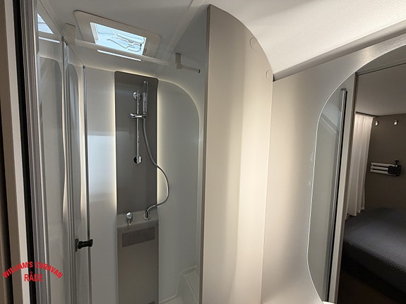 Adria ALPINA 663 HT 26 of 28