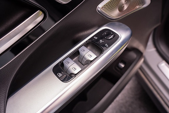 Mercedes-Benz EQE350 16 of 30