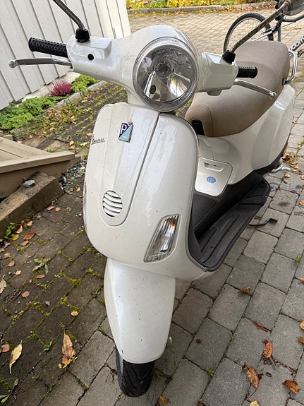 Vespa LX 50 4 of 5