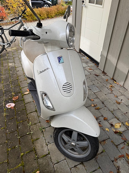 Vespa LX 50 3 of 5
