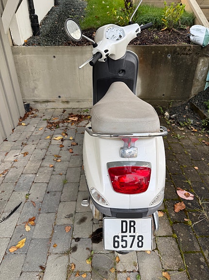 Vespa LX 50 5 of 5