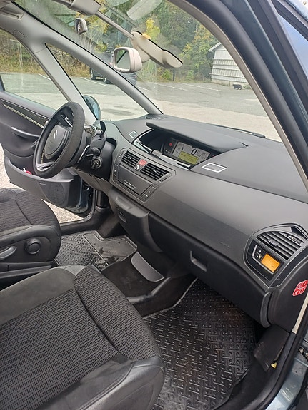 Citroen Grand C4 Picasso 30 of 30