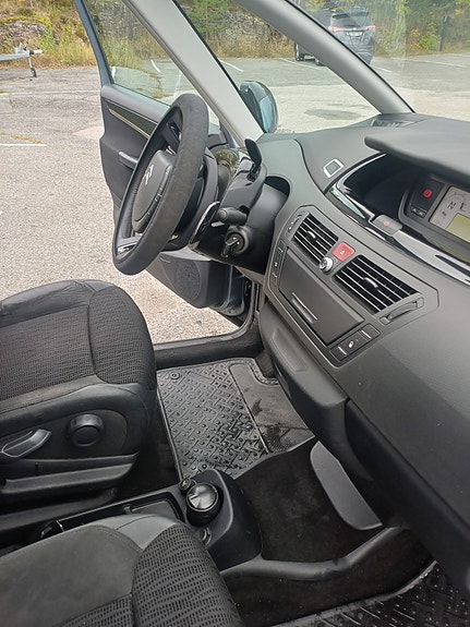 Citroen Grand C4 Picasso 29 of 30