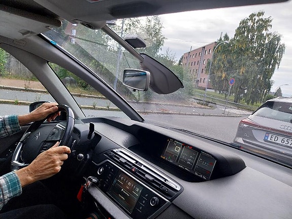 Citroen Grand C4 Picasso 24 of 30