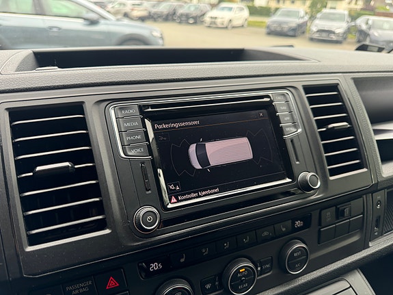 Volkswagen Multivan 18 of 26