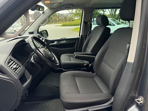 Volkswagen Multivan 10 of 26