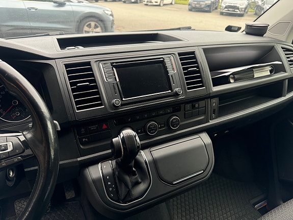 Volkswagen Multivan 15 of 26