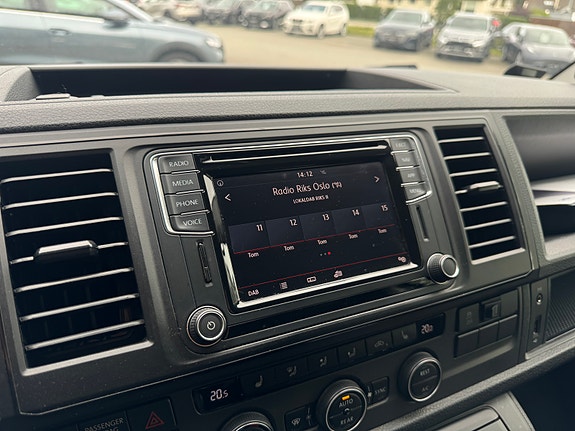 Volkswagen Multivan 17 of 26