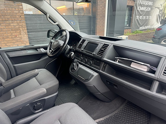 Volkswagen Multivan 11 of 26