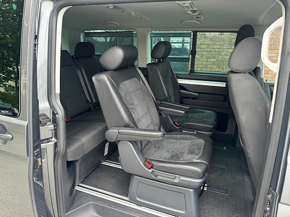 Volkswagen Multivan 21 of 26