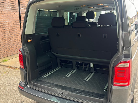 Volkswagen Multivan 22 of 26