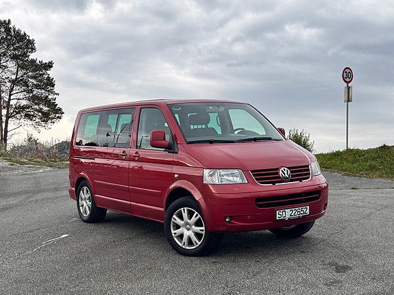 Volkswagen Multivan 2 of 13