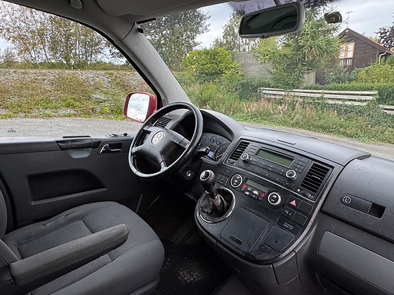 Volkswagen Multivan 9 of 13