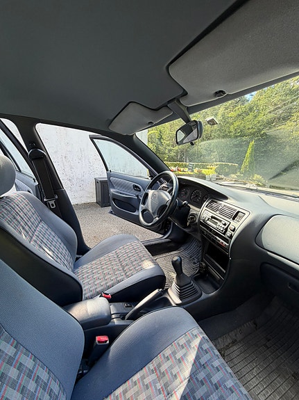 Toyota Corolla 9 of 13