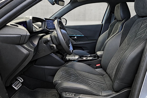 Peugeot e-2008 15 of 28