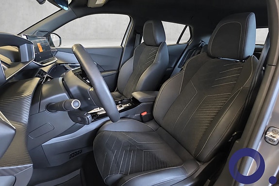Peugeot e-2008 16 of 28