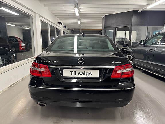 Mercedes-Benz E250 8 of 30
