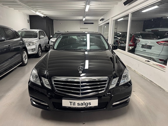 Mercedes-Benz E250 3 of 30