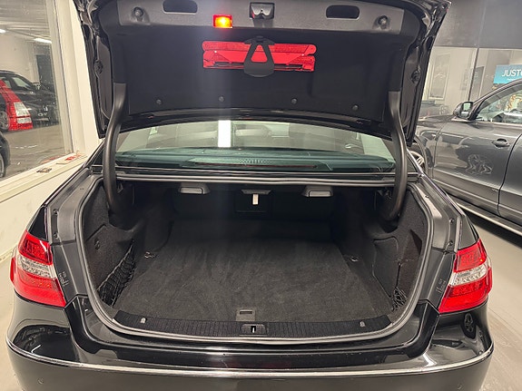Mercedes-Benz E250 9 of 30