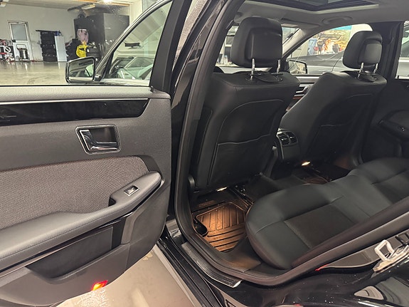 Mercedes-Benz E250 28 of 30