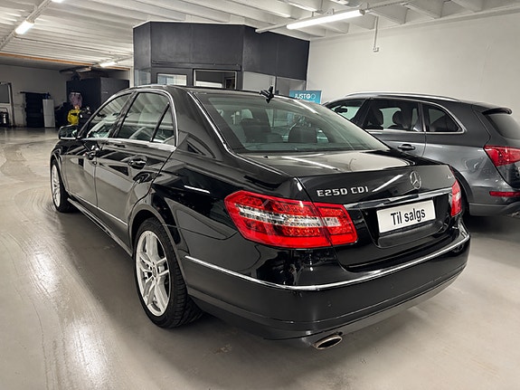 Mercedes-Benz E250 10 of 30