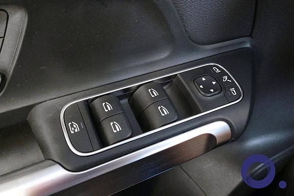 Mercedes-Benz EQB300 24 of 30