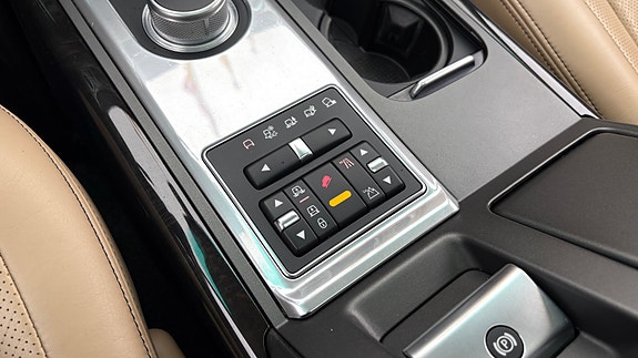 Land Rover Range Rover 27 of 30