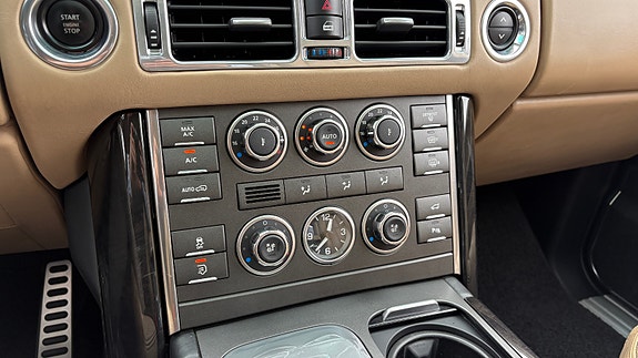 Land Rover Range Rover 28 of 30