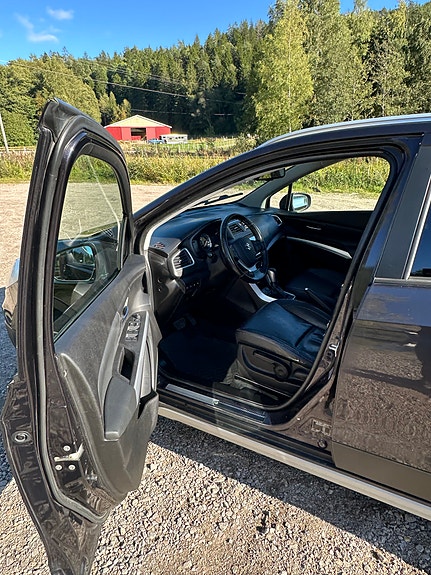 Suzuki SX4 S-Cross 8 of 30