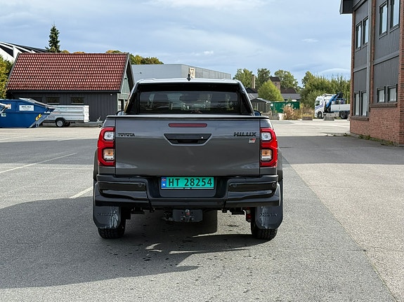 Toyota HiLux 5 of 15