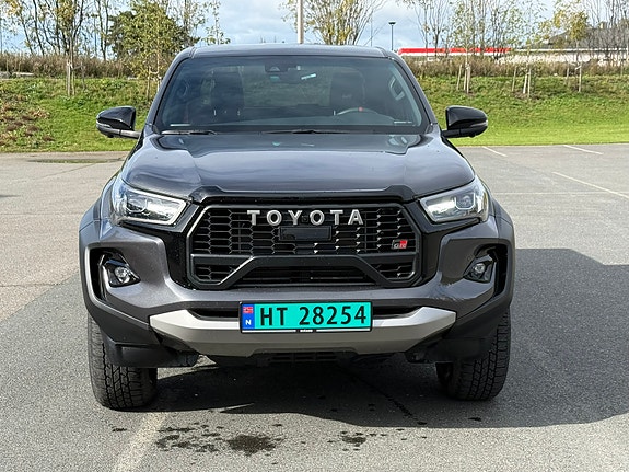 Toyota HiLux 9 of 15